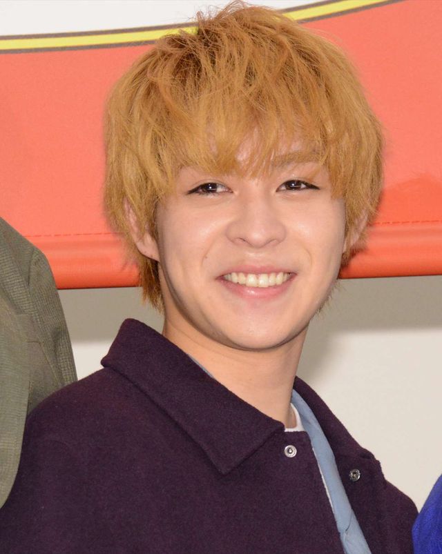 サイン入りボールを客席に投げる！『走れ！T校バスケット部』初日舞台あいさつ【18枚】（14枚目）