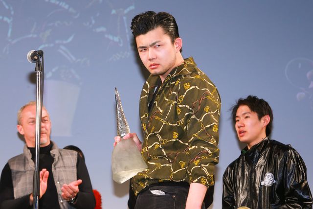 オフシアター・コンペティション部門グランプリを受賞した小林勇貴監督