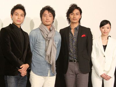 左から寿大聡、松田賢二、加藤和樹、矢住夏菜