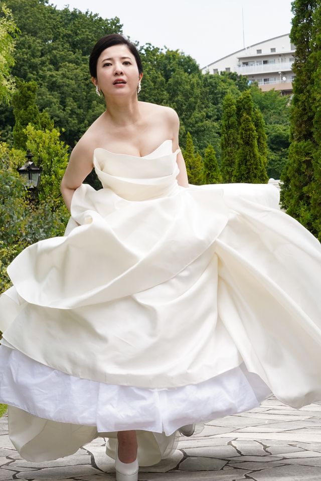 吉高由里子、ウエディングドレス姿で走る！SPドラマ「東京タラレバ娘2020」場面カット：フォトギャラリー