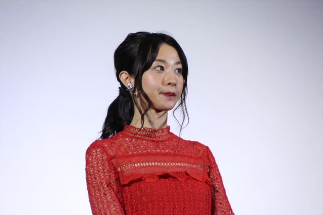 女優陣は美しいドレス姿で登壇！映画『愛の病』初日舞台あいさつ（6枚目）