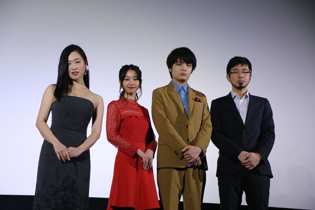 女優陣は美しいドレス姿で登壇！映画『愛の病』初日舞台あいさつ（15枚目）