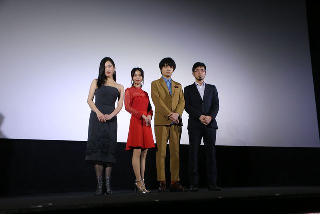 女優陣は美しいドレス姿で登壇！映画『愛の病』初日舞台あいさつ（16枚目）