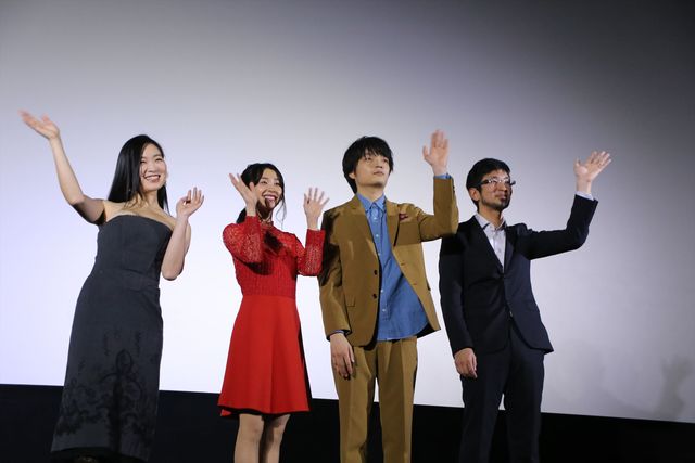 女優陣は美しいドレス姿で登壇！映画『愛の病』初日舞台あいさつ（18枚目）