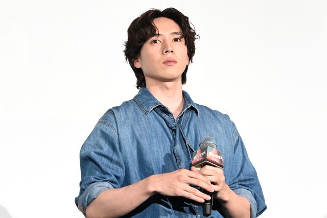 櫻坂46・山崎天、誕生日サプライズに歓喜！『我々は宇宙人』初日舞台あいさつ（5枚目）
