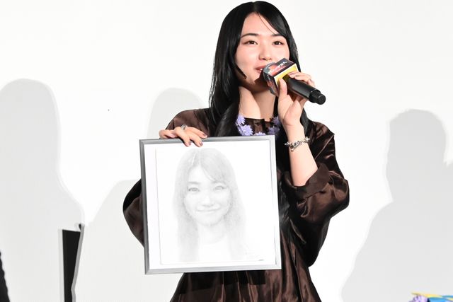 櫻坂46・山崎天、誕生日サプライズに歓喜！『我々は宇宙人』初日舞台あいさつ（9枚目）