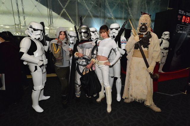 『スター・ウォーズ』美しいコスプレイヤーさんも祝福！『ローグ・ワン』カウントダウンフォトギャラリー（2枚目）