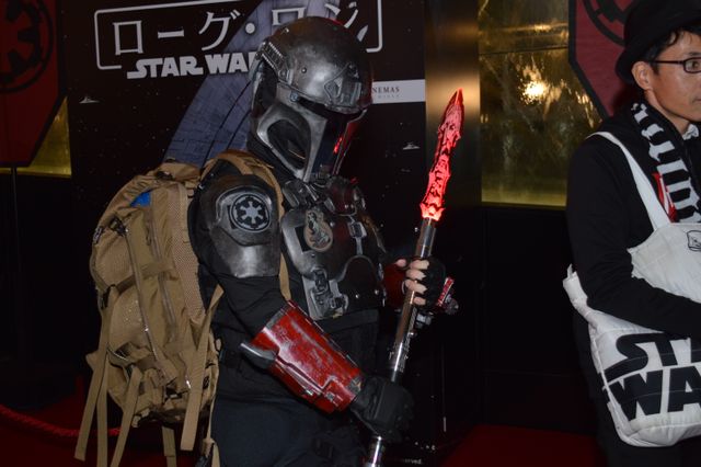 『スター・ウォーズ』美しいコスプレイヤーさんも祝福！『ローグ・ワン』カウントダウンフォトギャラリー（3枚目）