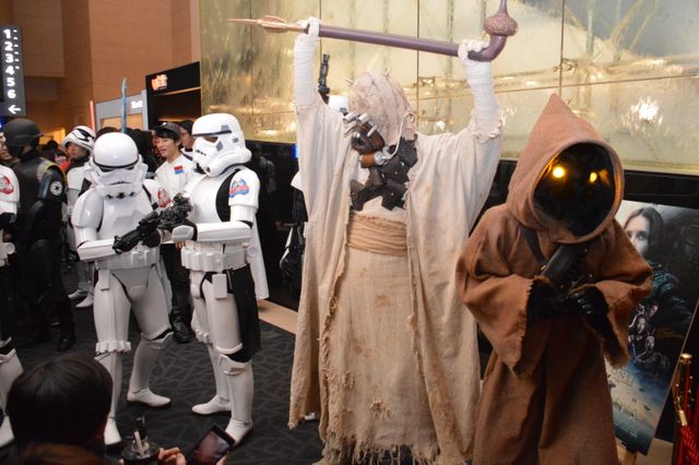 『スター・ウォーズ』美しいコスプレイヤーさんも祝福！『ローグ・ワン』カウントダウンフォトギャラリー（4枚目）