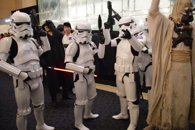 『スター・ウォーズ』美しいコスプレイヤーさんも祝福！『ローグ・ワン』カウントダウンフォトギャラリー（8枚目）