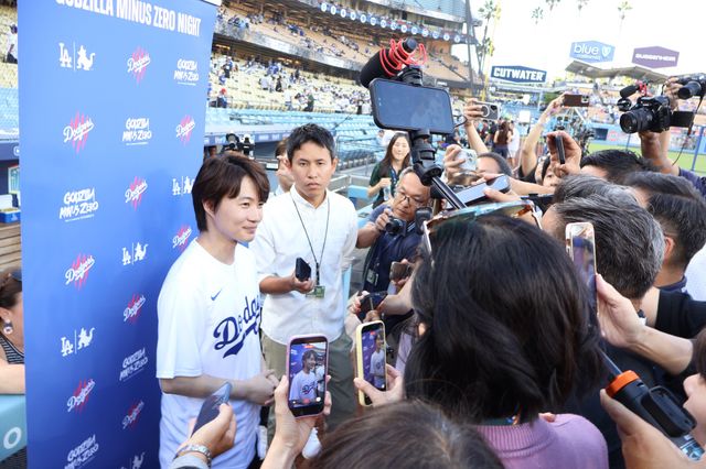 【13枚】神木隆之介、ゴジラと一緒にドジャース『ゴジラ-0.0』ナイト登場！（5枚目）