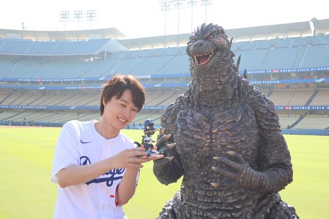 【13枚】神木隆之介、ゴジラと一緒にドジャース『ゴジラ-0.0』ナイト登場！（13枚目）
