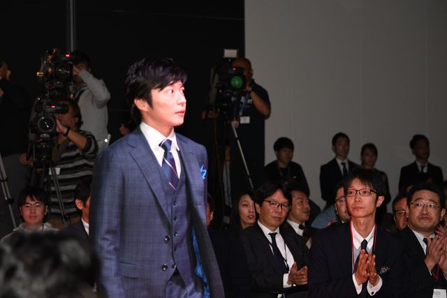 田中圭、やっぱりスーツが似合う！「SUIT OF THE YEAR 2018」授賞式：フォトギャラリー