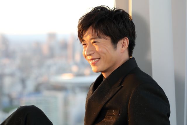 夕日が似合う田中圭…『劇場版ドクターX』インタビュー撮り下ろしカット：フォトギャラリー