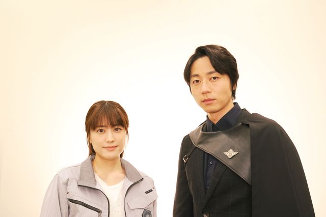 Vシネ『仮面ライダーガッチャード』幸せいっぱい！ミナト＆鏡花の撮り下ろし2ショット（7枚目）