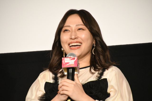 柳楽優弥、ブーケを持って客席から登場！映画『夏目アラタの結婚』初日舞台あいさつ（14枚目）