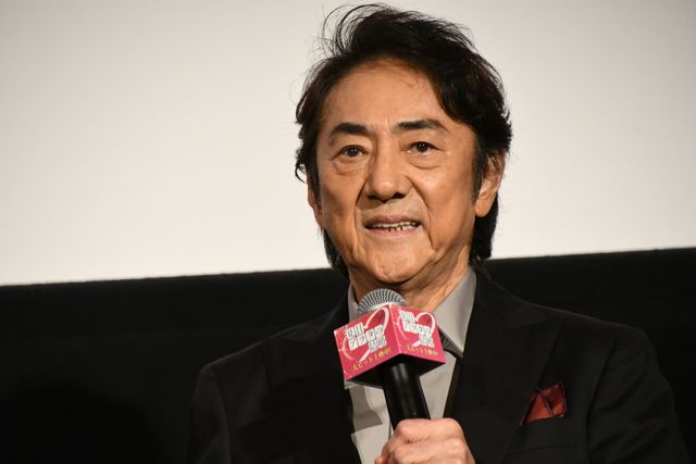 柳楽優弥、ブーケを持って客席から登場！映画『夏目アラタの結婚』初日舞台あいさつ（16枚目）