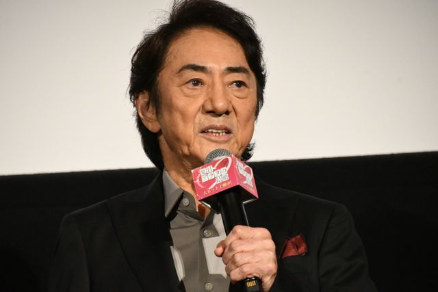 柳楽優弥、ブーケを持って客席から登場！映画『夏目アラタの結婚』初日舞台あいさつ（17枚目）