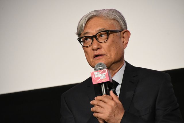 柳楽優弥、ブーケを持って客席から登場！映画『夏目アラタの結婚』初日舞台あいさつ（18枚目）