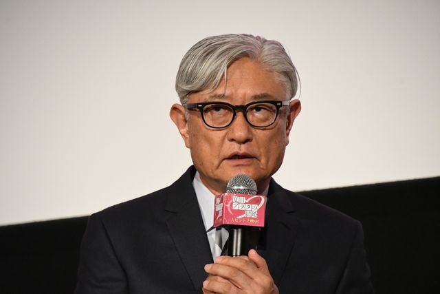 柳楽優弥、ブーケを持って客席から登場！映画『夏目アラタの結婚』初日舞台あいさつ（19枚目）