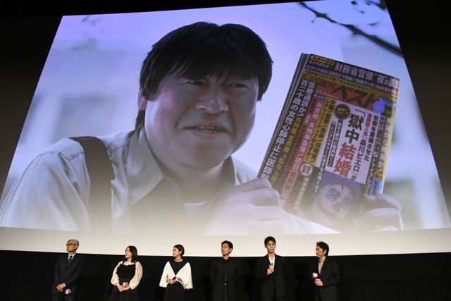 柳楽優弥、ブーケを持って客席から登場！映画『夏目アラタの結婚』初日舞台あいさつ（20枚目）