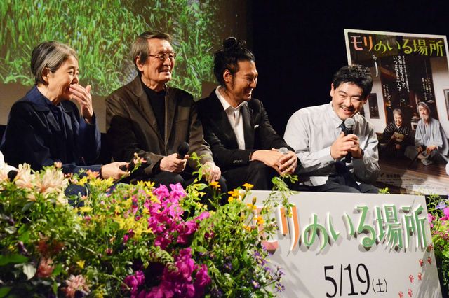 おでこを打って首を痛め、お辞儀ができない状態だという樹木希林ら『モリのいる場所』完成披露試写会【写真15枚】：フォトギャラリー