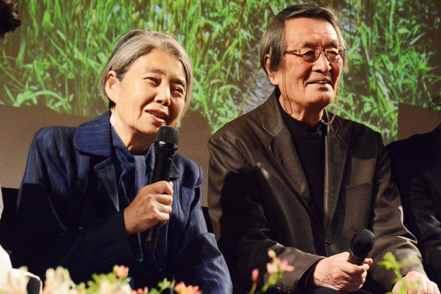 おでこを打って首を痛め、お辞儀ができない状態だという樹木希林ら『モリのいる場所』完成披露試写会【写真15枚】（2枚目）