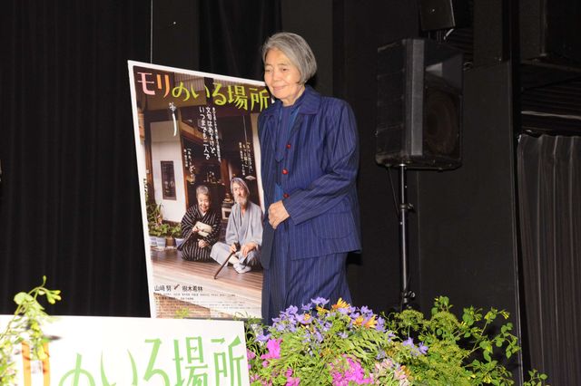 おでこを打って首を痛め、お辞儀ができない状態だという樹木希林ら『モリのいる場所』完成披露試写会【写真15枚】（13枚目）