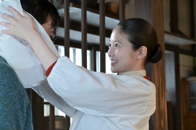 ずぶ濡れの嵩（北村匠海）…「あんぱん」第18週「ふたりしてあるく 今がしあわせ」第89回（2枚目）