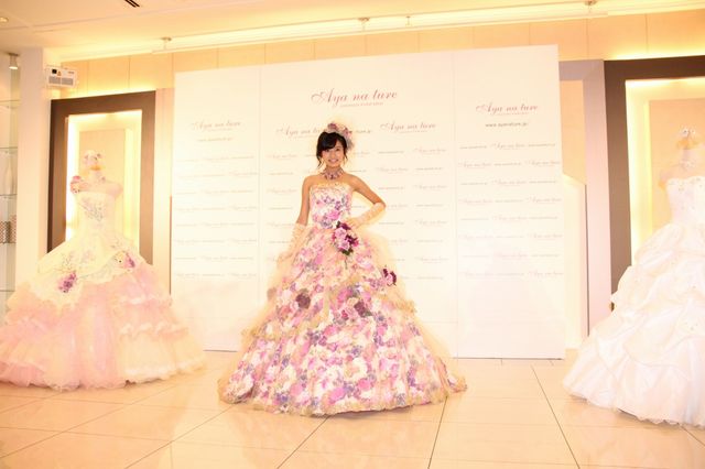 小島瑠璃子＆酒井彩名フォトギャラリー　ウエディングドレスもたっぷり！（4枚目）