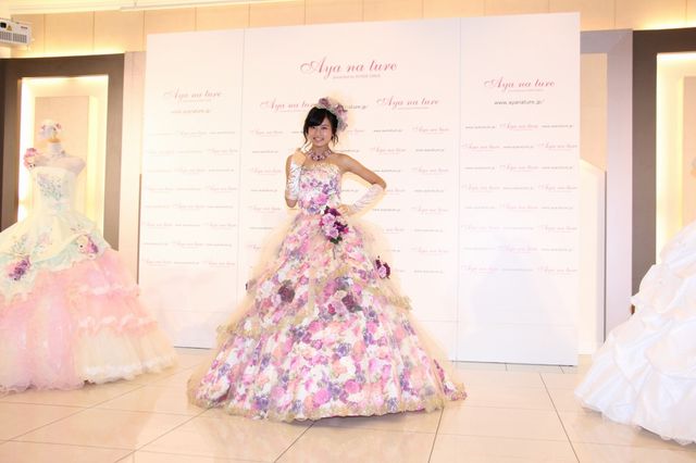 小島瑠璃子＆酒井彩名フォトギャラリー　ウエディングドレスもたっぷり！（7枚目）