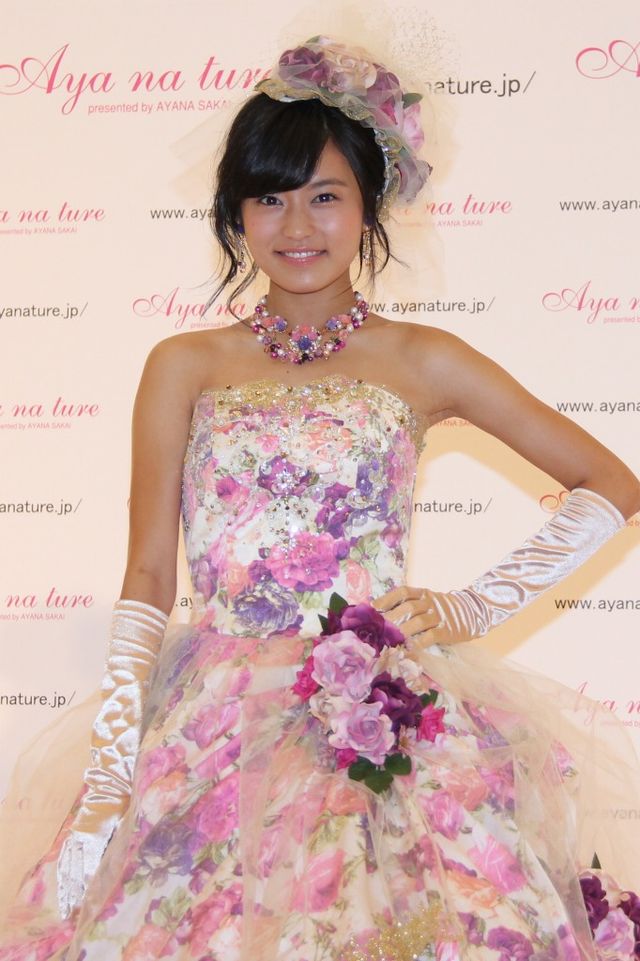 小島瑠璃子＆酒井彩名フォトギャラリー　ウエディングドレスもたっぷり！（8枚目）