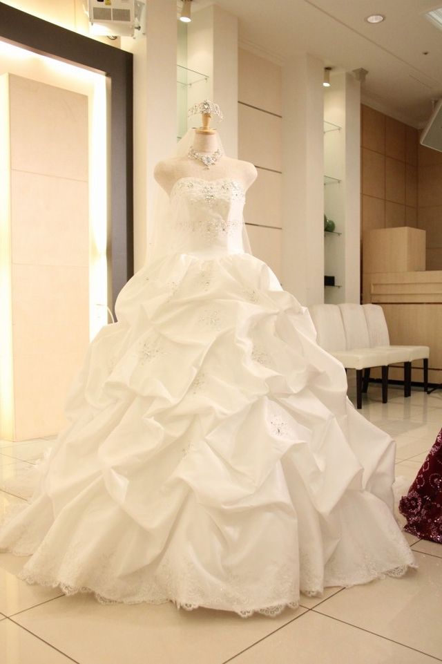 小島瑠璃子＆酒井彩名フォトギャラリー　ウエディングドレスもたっぷり！（12枚目）