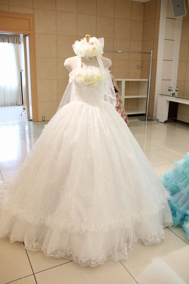 小島瑠璃子＆酒井彩名フォトギャラリー　ウエディングドレスもたっぷり！（13枚目）