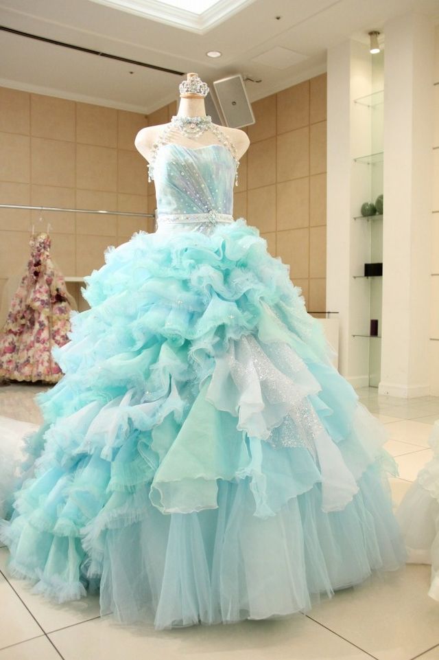 小島瑠璃子＆酒井彩名フォトギャラリー ウエディングドレスもたっぷり