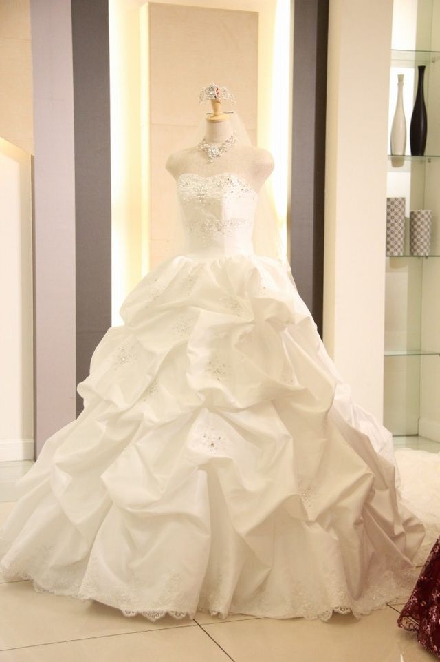 小島瑠璃子＆酒井彩名フォトギャラリー　ウエディングドレスもたっぷり！（17枚目）