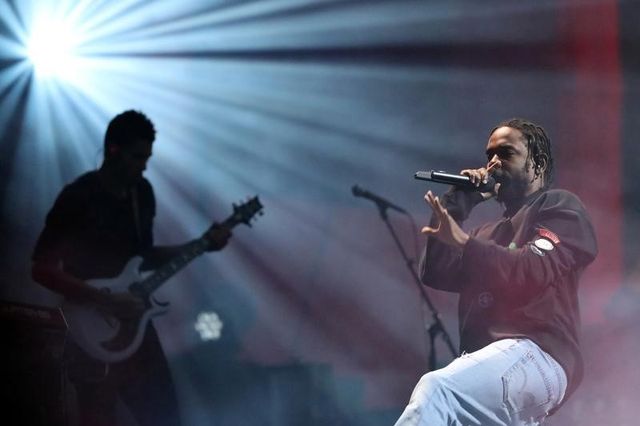 音楽調査会社ニールセン・ミュージックのリポートによると、2017年の米国音楽売り上げで、R&B/ヒップホップが初めて最大の音楽ジャンルとなった。写真はラッパーのケンドリック・ラマー。2016年9月撮影