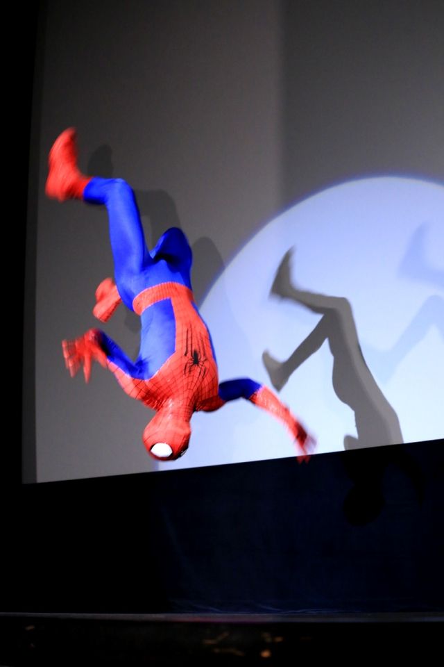 織田信成、スパイダーマンとジャンプ対決？フォトギャラリー（3枚目）