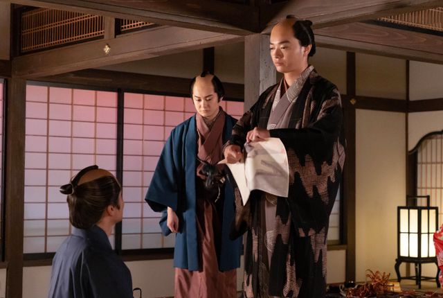 まるで別人…吉原で豪遊の歌麿「べらぼう」第44回場面写真（2枚目）