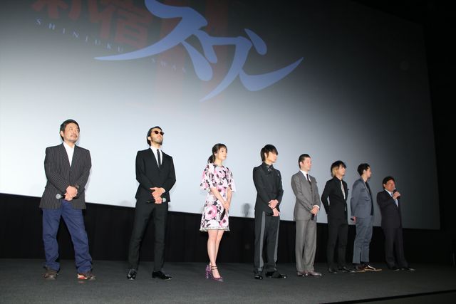 綾野剛『新宿スワン』に感謝！初日舞台あいさつフォトギャラリー（2枚目）