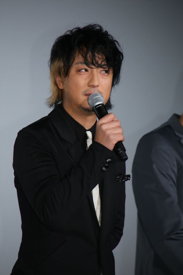 綾野剛『新宿スワン』に感謝！初日舞台あいさつフォトギャラリー（14枚目）