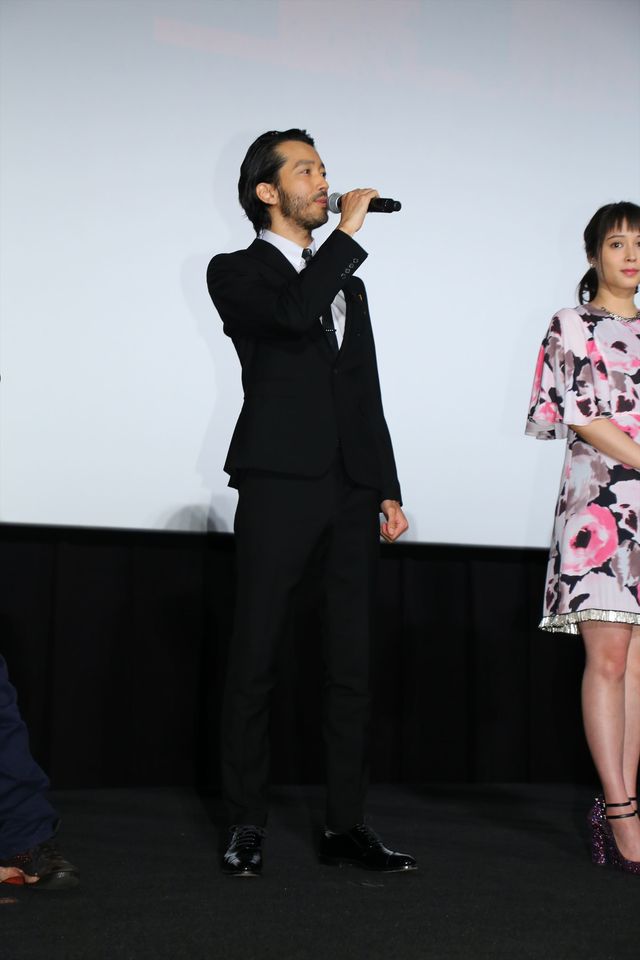 綾野剛『新宿スワン』に感謝！初日舞台あいさつフォトギャラリー（15枚目）