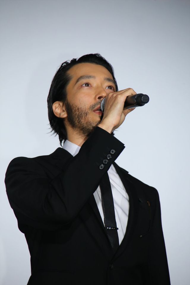 綾野剛『新宿スワン』に感謝！初日舞台あいさつフォトギャラリー（16枚目）