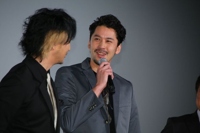 綾野剛『新宿スワン』に感謝！初日舞台あいさつフォトギャラリー（18枚目）