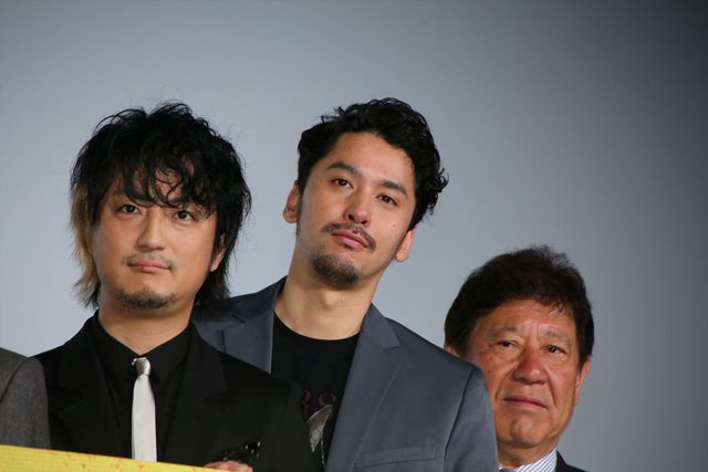 綾野剛『新宿スワン』に感謝！初日舞台あいさつフォトギャラリー（30枚目）