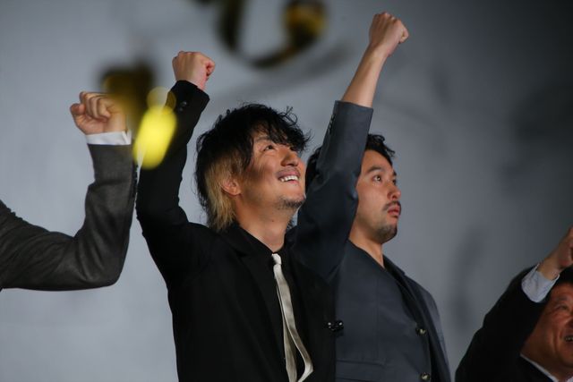 綾野剛『新宿スワン』に感謝！初日舞台あいさつフォトギャラリー（40枚目）