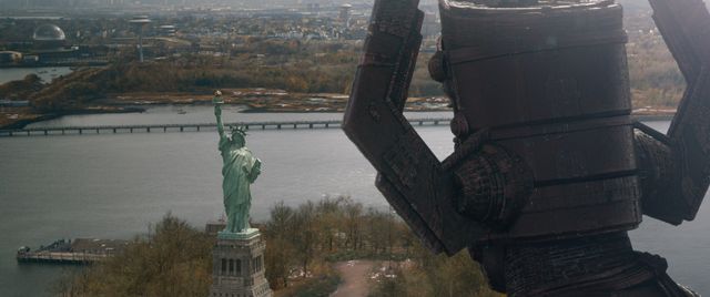 最強の敵ギャラクタス、ニューヨークに襲来！『ファンタスティック4：ファースト・ステップ』新場面写真：フォトギャラリー