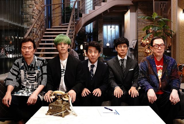 左から遠藤憲一、松坂桃李、小林隆、西島秀俊、坂東彌十郎