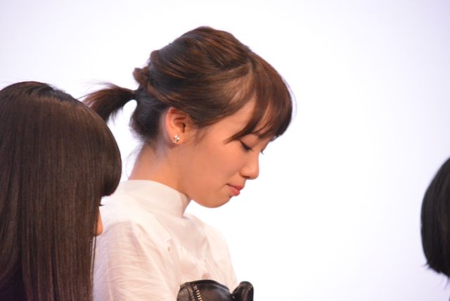 飯豊まりえ、感涙！　画像ギャラリー（6枚目）