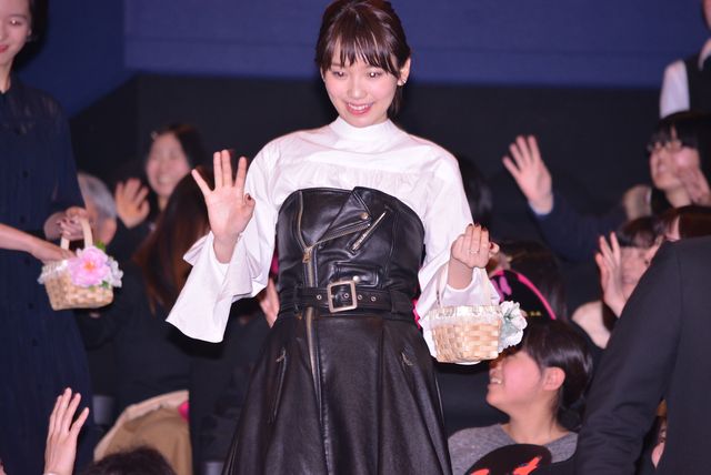 飯豊まりえ、感涙！　画像ギャラリー（13枚目）